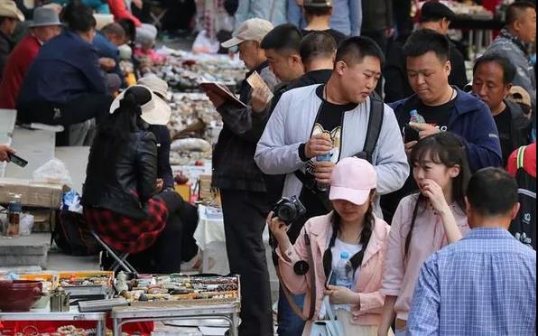 “地攤經(jīng)濟”狂歡過后，智能化環(huán)衛(wèi)管理要加速了！