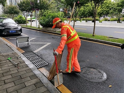 龍華觀湖項(xiàng)目道路清潔