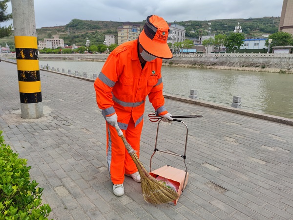 甘肅西和項(xiàng)目道路清潔